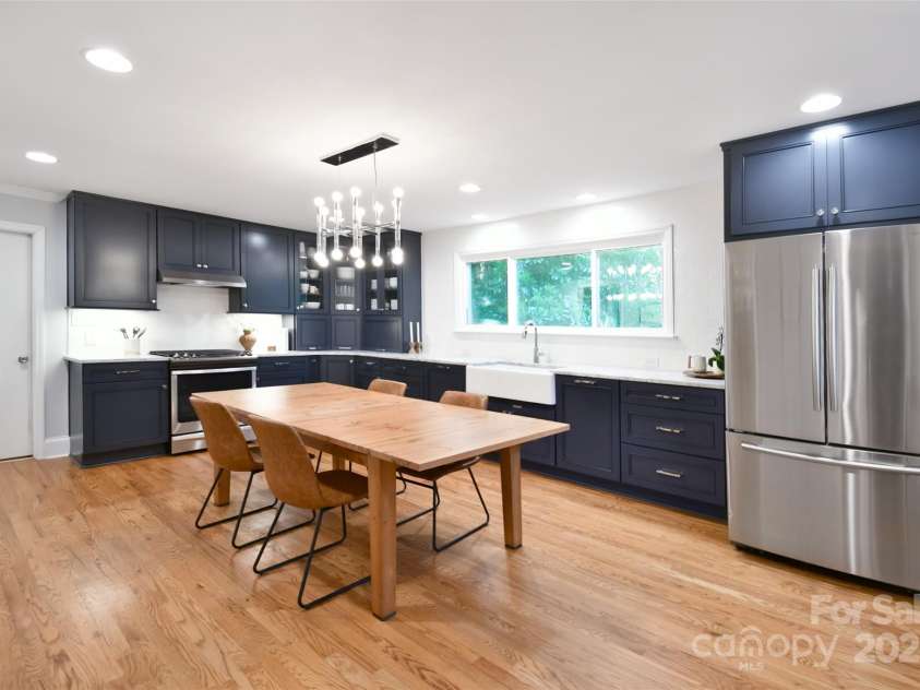 2121 Arnold Drive, Charlotte, NC 28205.  MLS# CAR4245304, YatesRealty ID 5516. 