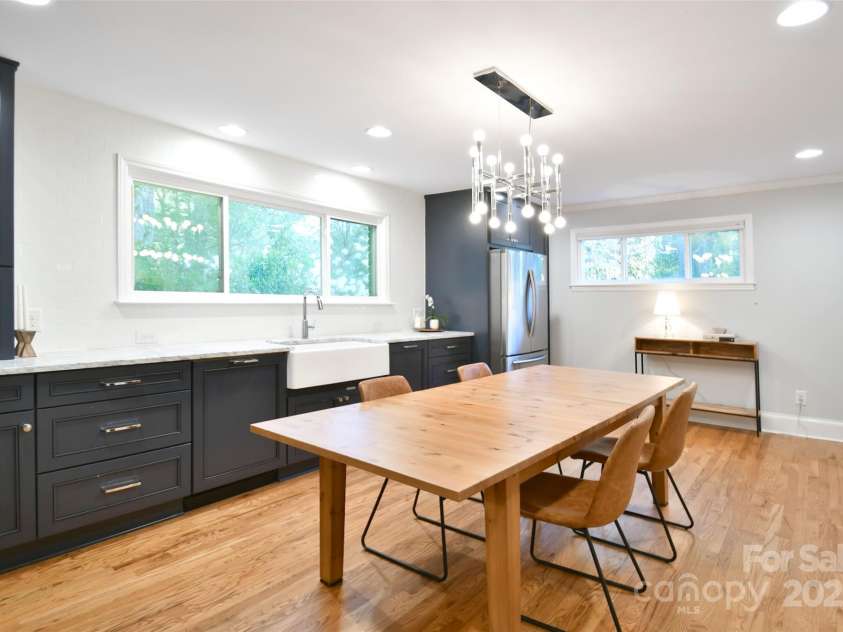 2121 Arnold Drive, Charlotte, NC 28205.  MLS# CAR4245304, YatesRealty ID 5516. 