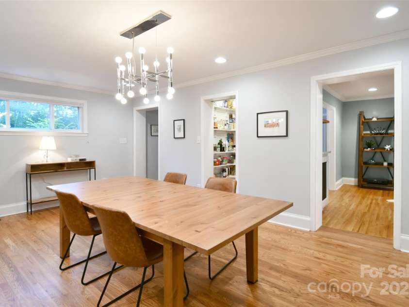 2121 Arnold Drive, Charlotte, NC 28205.  MLS# CAR4245304, YatesRealty ID 5516. 