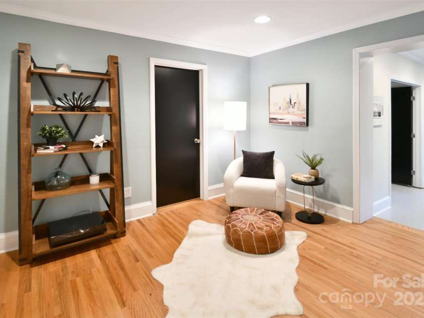 2121 Arnold Drive, Charlotte, NC 28205.  MLS# CAR4245304, YatesRealty ID 5516. 
