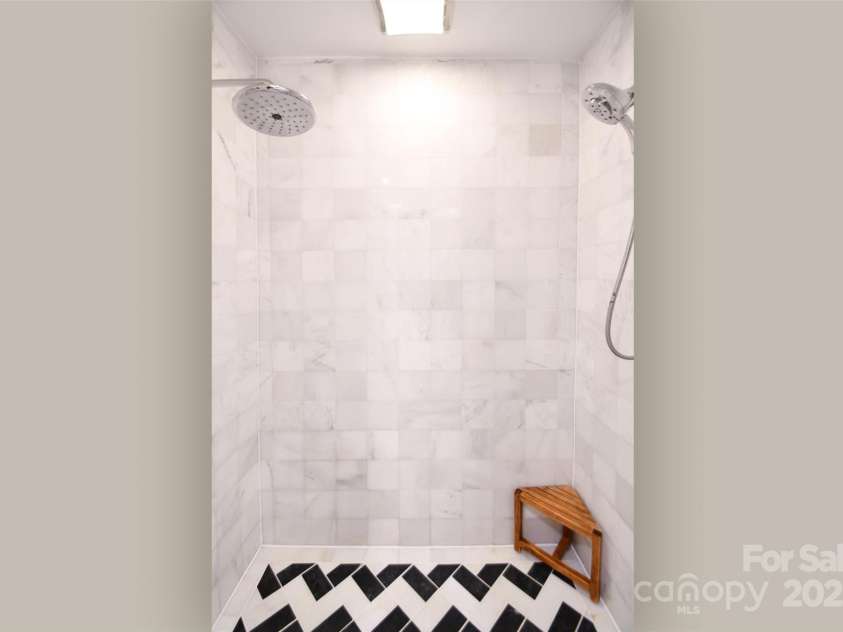 2121 Arnold Drive, Charlotte, NC 28205.  MLS# CAR4245304, YatesRealty ID 5516. 