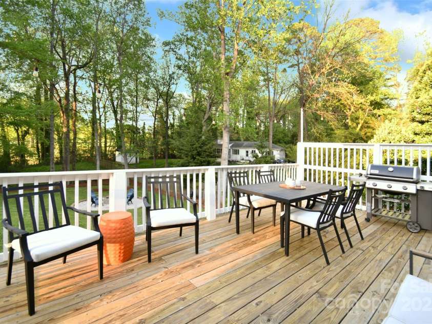 2121 Arnold Drive, Charlotte, NC 28205.  MLS# CAR4245304, YatesRealty ID 5516. 