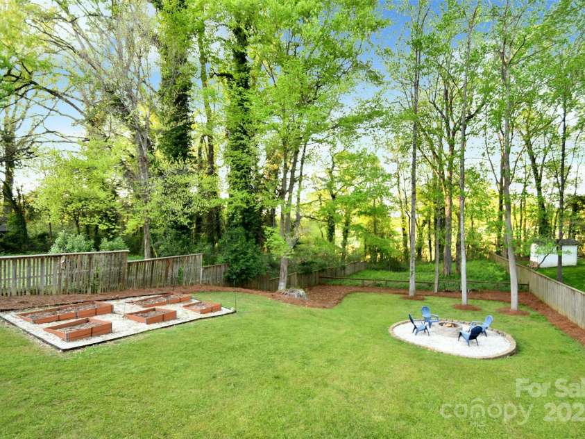 2121 Arnold Drive, Charlotte, NC 28205.  MLS# CAR4245304, YatesRealty ID 5516. 