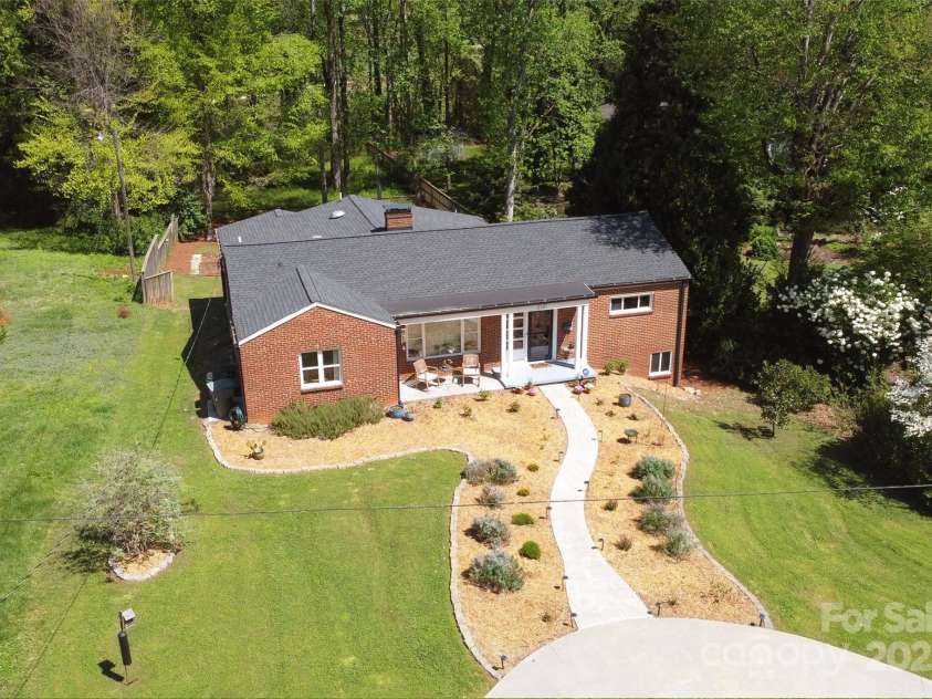 2121 Arnold Drive, Charlotte, NC 28205.  MLS# CAR4245304, YatesRealty ID 5516. 