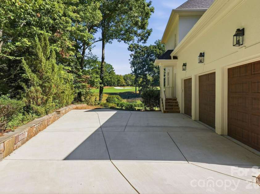 19002 Meta Road, Cornelius, NC 28031.  MLS# CAR4430285, YatesRealty ID 55162. 