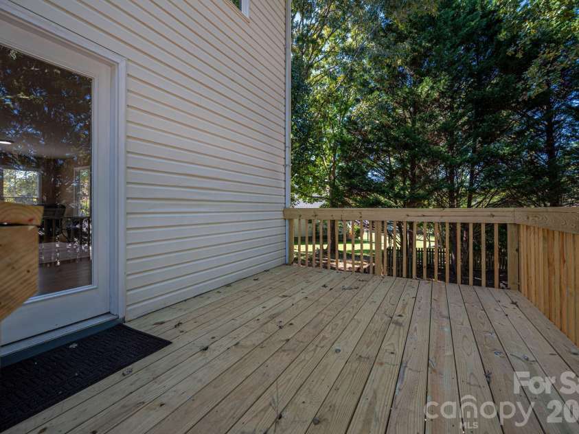 2730 24th Street Court, Hickory, NC 28601.  MLS# CAR4432109, YatesRealty ID 55164. 