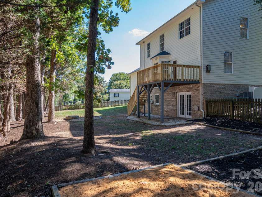 2730 24th Street Court, Hickory, NC 28601.  MLS# CAR4432109, YatesRealty ID 55164. 