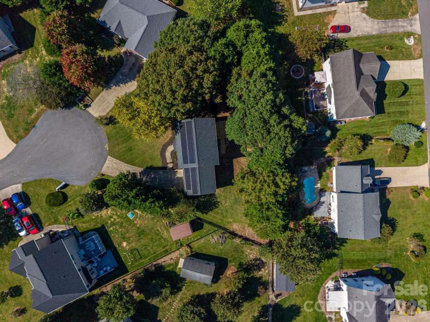 2730 24th Street Court, Hickory, NC 28601.  MLS# CAR4432109, YatesRealty ID 55164. 