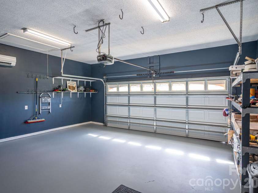 2730 24th Street Court, Hickory, NC 28601.  MLS# CAR4432109, YatesRealty ID 55164. 