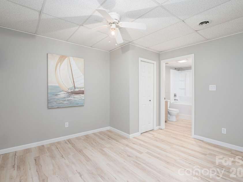 2730 24th Street Court, Hickory, NC 28601.  MLS# CAR4432109, YatesRealty ID 55164. 