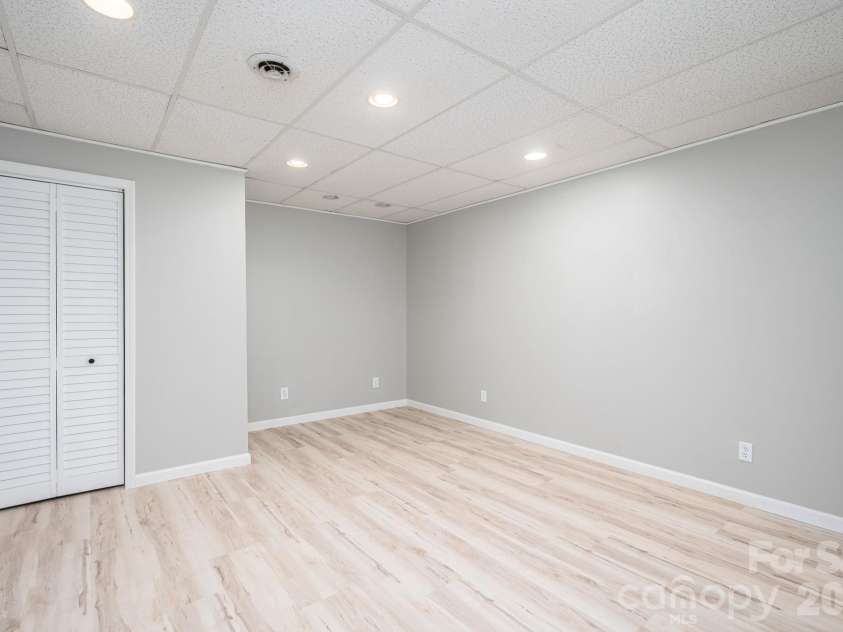 2730 24th Street Court, Hickory, NC 28601.  MLS# CAR4432109, YatesRealty ID 55164. 