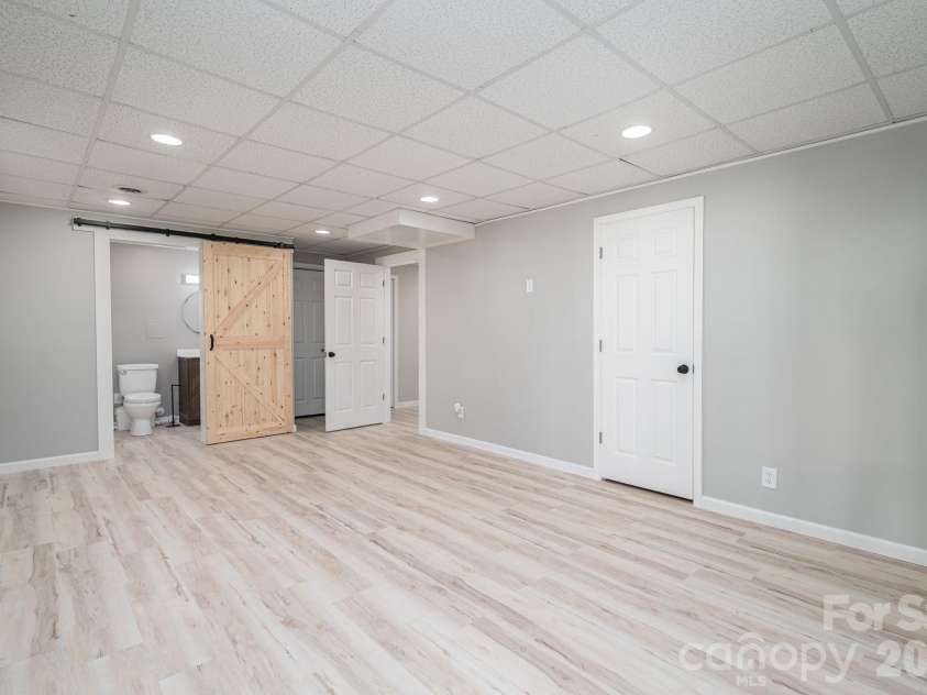 2730 24th Street Court, Hickory, NC 28601.  MLS# CAR4432109, YatesRealty ID 55164. 
