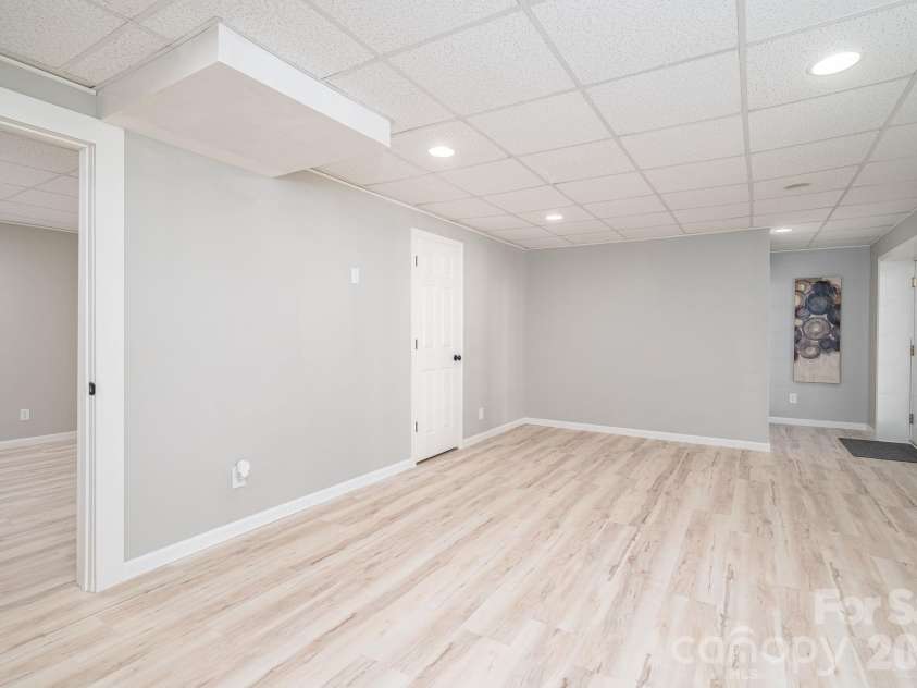 2730 24th Street Court, Hickory, NC 28601.  MLS# CAR4432109, YatesRealty ID 55164. 