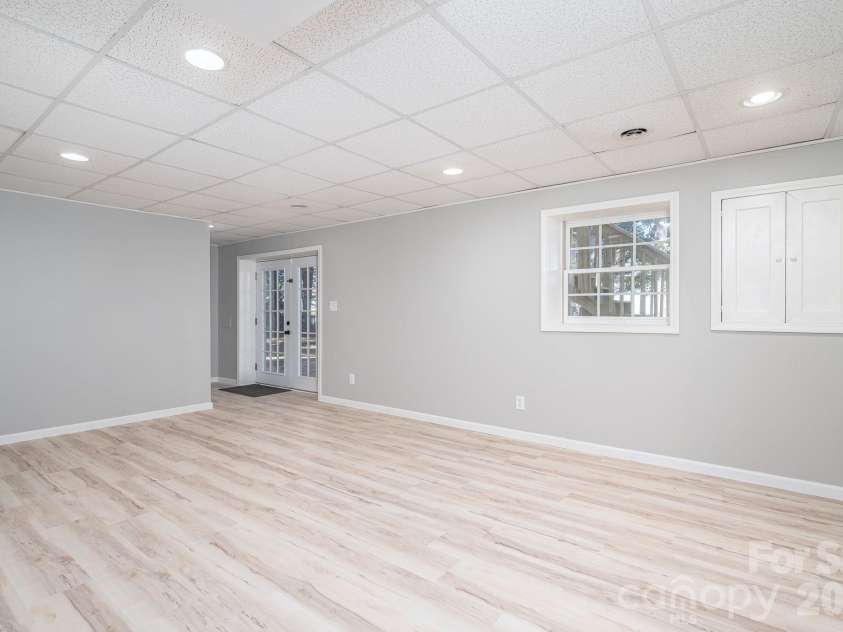 2730 24th Street Court, Hickory, NC 28601.  MLS# CAR4432109, YatesRealty ID 55164. 