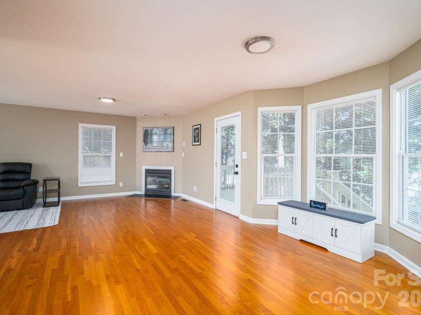 2730 24th Street Court, Hickory, NC 28601.  MLS# CAR4432109, YatesRealty ID 55164. 