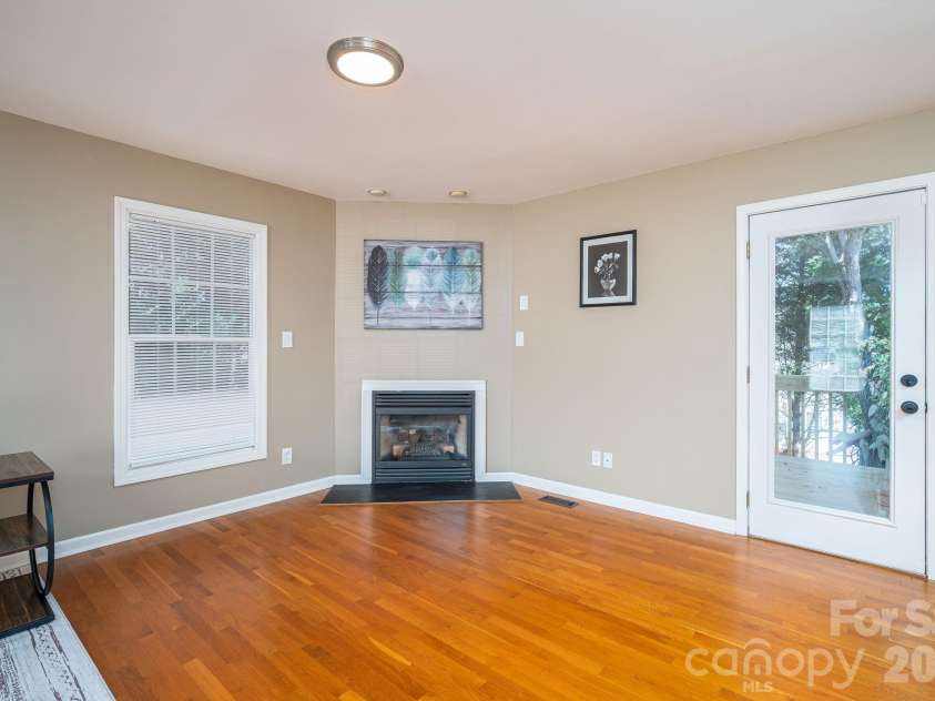 2730 24th Street Court, Hickory, NC 28601.  MLS# CAR4432109, YatesRealty ID 55164. 