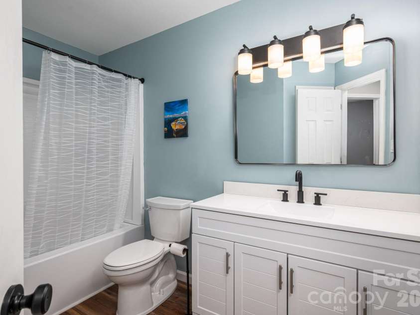 2730 24th Street Court, Hickory, NC 28601.  MLS# CAR4432109, YatesRealty ID 55164. 