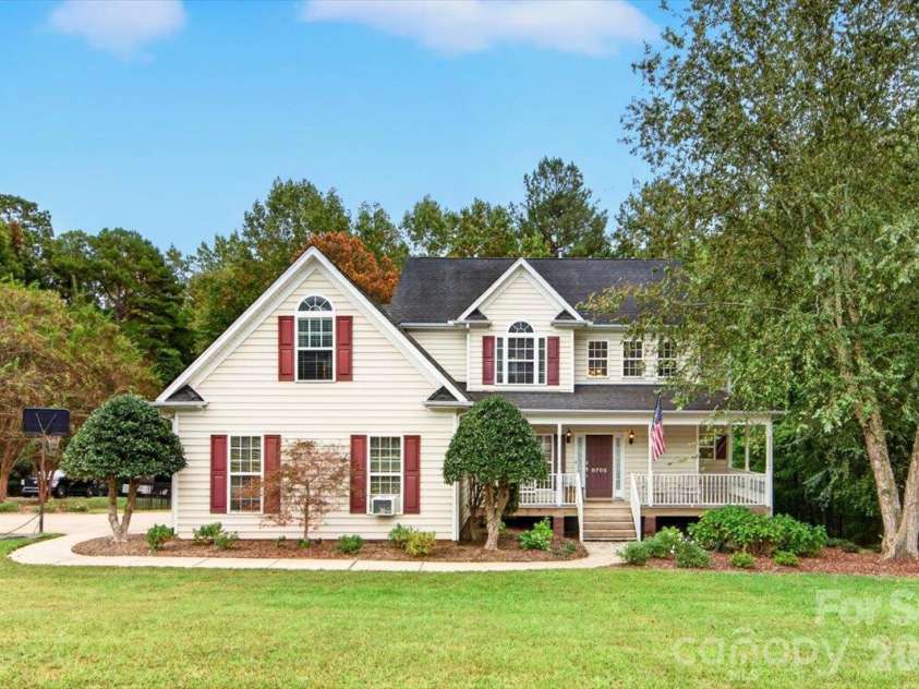 8705 Dartmoor Place, Charlotte, NC 28227.  MLS# CAR4431559, YatesRealty ID 55165. 