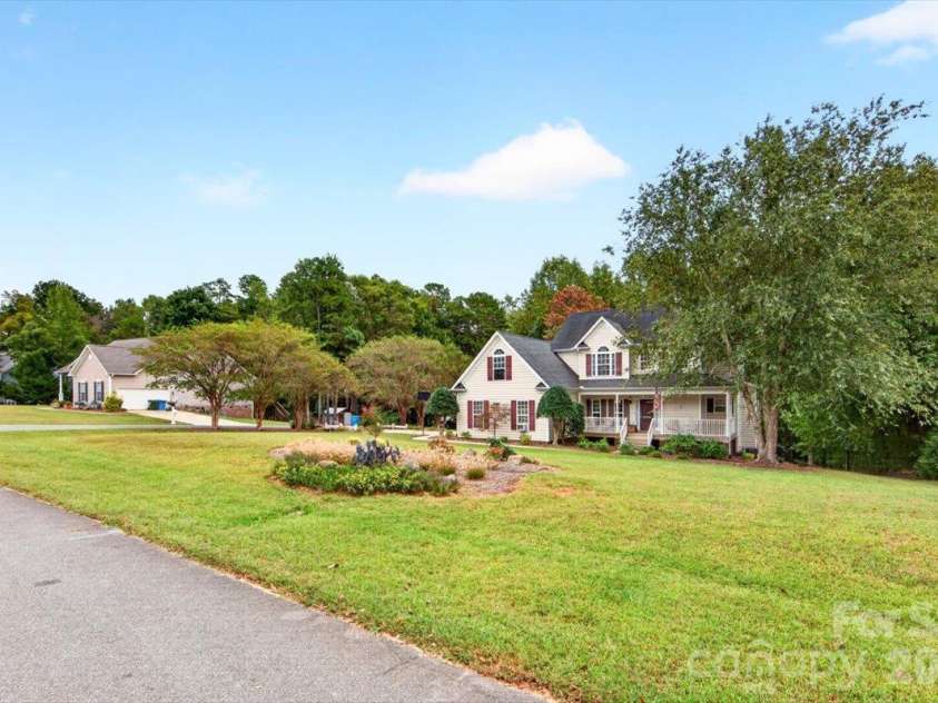 8705 Dartmoor Place, Charlotte, NC 28227.  MLS# CAR4431559, YatesRealty ID 55165. 