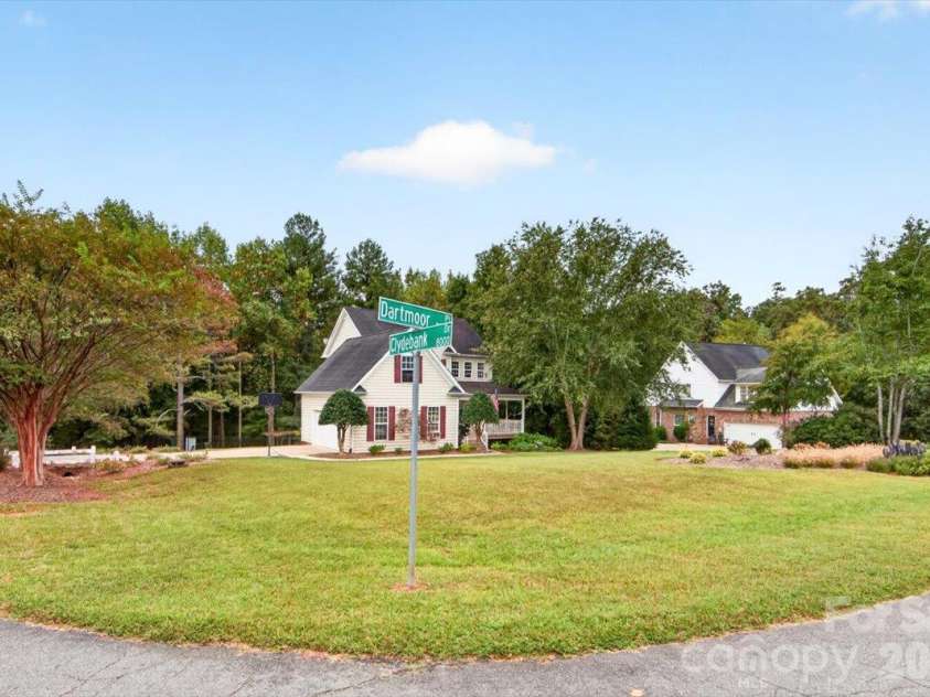 8705 Dartmoor Place, Charlotte, NC 28227.  MLS# CAR4431559, YatesRealty ID 55165. 