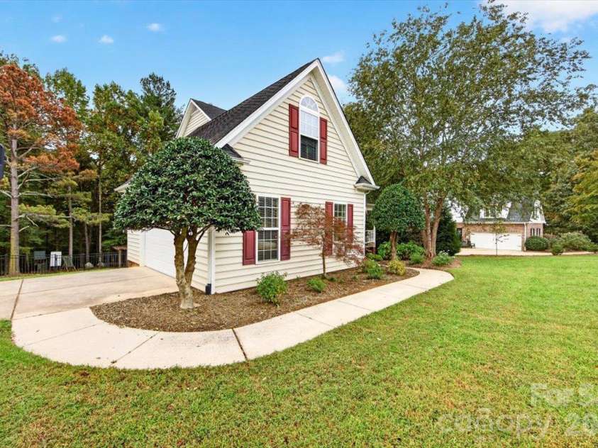 8705 Dartmoor Place, Charlotte, NC 28227.  MLS# CAR4431559, YatesRealty ID 55165. 