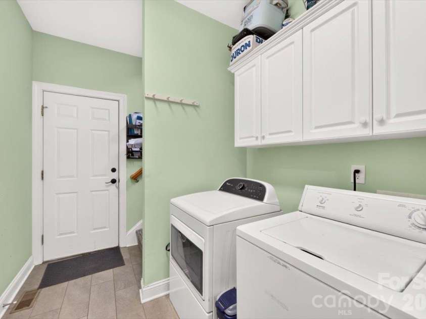 8705 Dartmoor Place, Charlotte, NC 28227.  MLS# CAR4431559, YatesRealty ID 55165. 