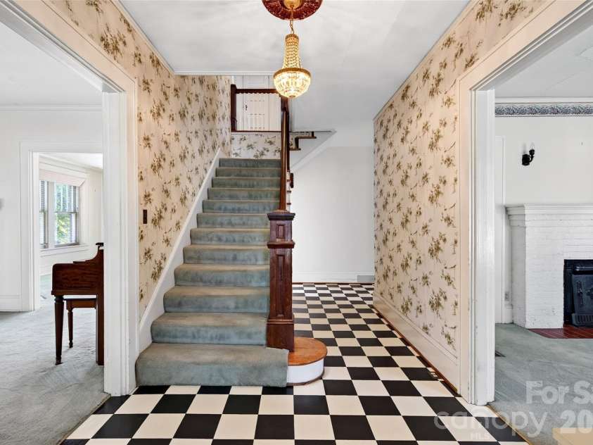 606 Rutherford Road, Marion, NC 28752.  MLS# CAR4429588, YatesRealty ID 55167. Just inside the front door!