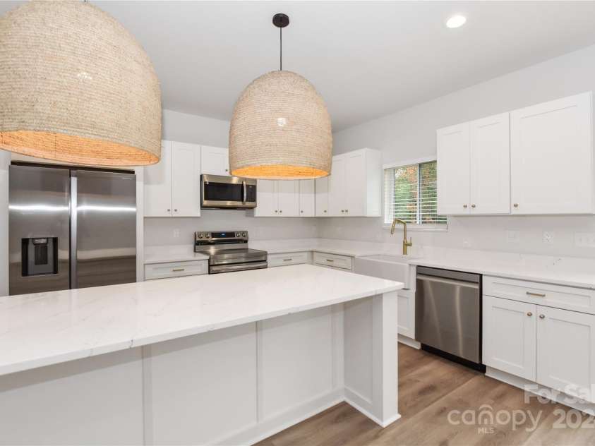 106 Pinecrest Drive, Shelby, NC 28152.  MLS# CAR4197921, YatesRealty ID 5517. 