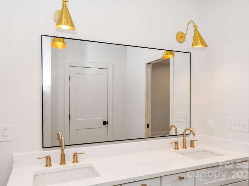 106 Pinecrest Drive, Shelby, NC 28152.  MLS# CAR4197921, YatesRealty ID 5517. 