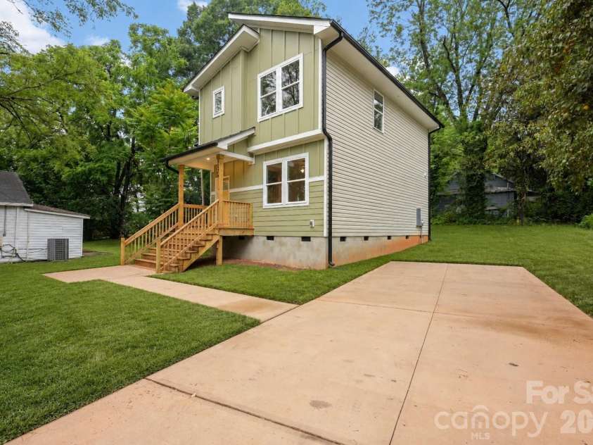 1324 Old Charlotte Road, Statesville, NC 28677.  MLS# CAR4417975, YatesRealty ID 5517. 