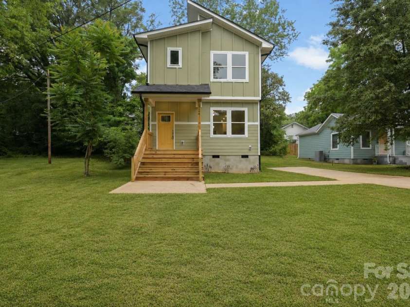 1324 Old Charlotte Road, Statesville, NC 28677.  MLS# CAR4417975, YatesRealty ID 5517. Welcome Home