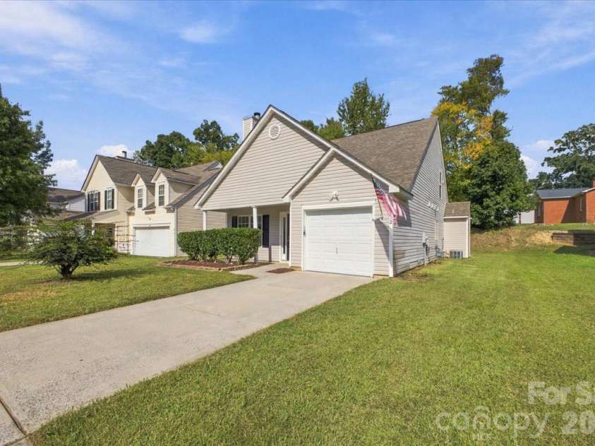 7812 Montbrook Drive, Charlotte, NC 28214.  MLS# CAR4431853, YatesRealty ID 55170. 