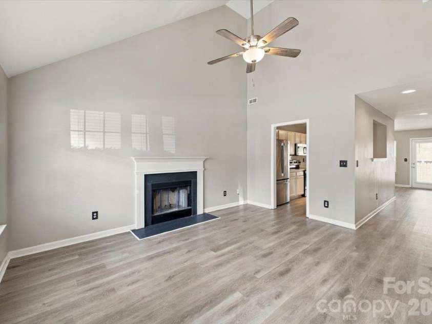 7812 Montbrook Drive, Charlotte, NC 28214.  MLS# CAR4431853, YatesRealty ID 55170. 