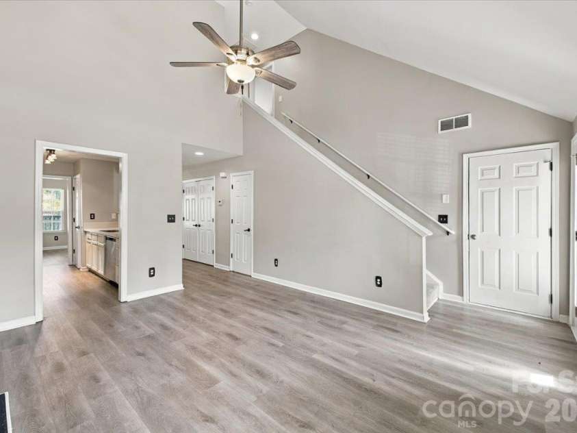 7812 Montbrook Drive, Charlotte, NC 28214.  MLS# CAR4431853, YatesRealty ID 55170. 