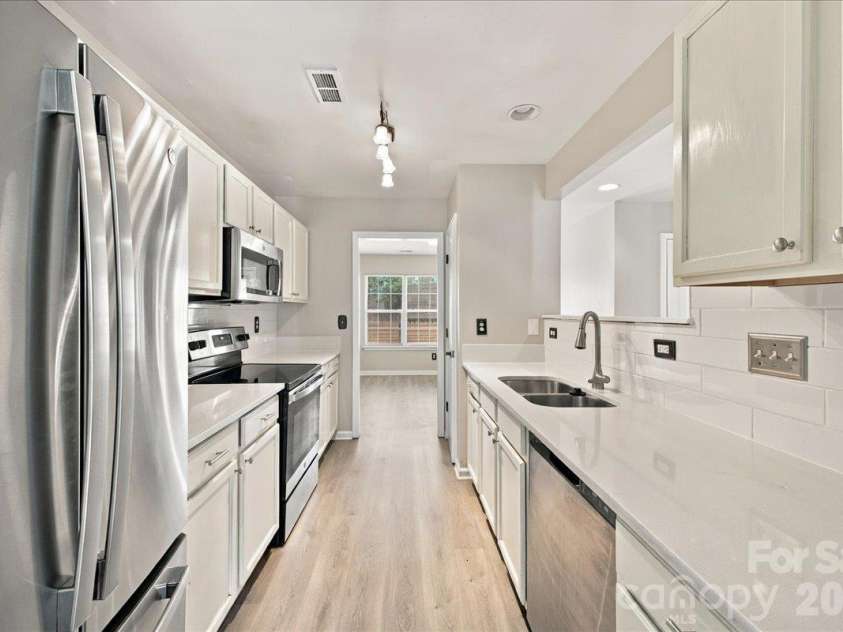 7812 Montbrook Drive, Charlotte, NC 28214.  MLS# CAR4431853, YatesRealty ID 55170. 