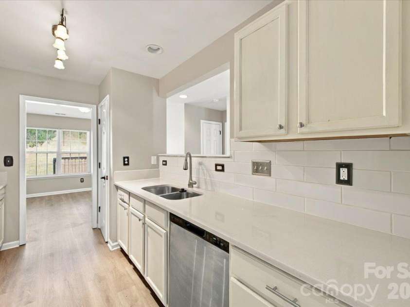 7812 Montbrook Drive, Charlotte, NC 28214.  MLS# CAR4431853, YatesRealty ID 55170. 