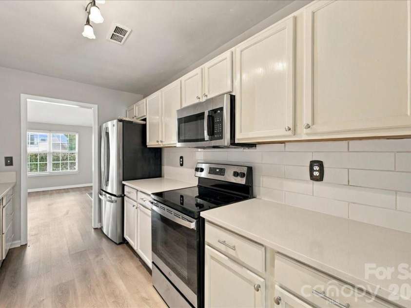 7812 Montbrook Drive, Charlotte, NC 28214.  MLS# CAR4431853, YatesRealty ID 55170. 