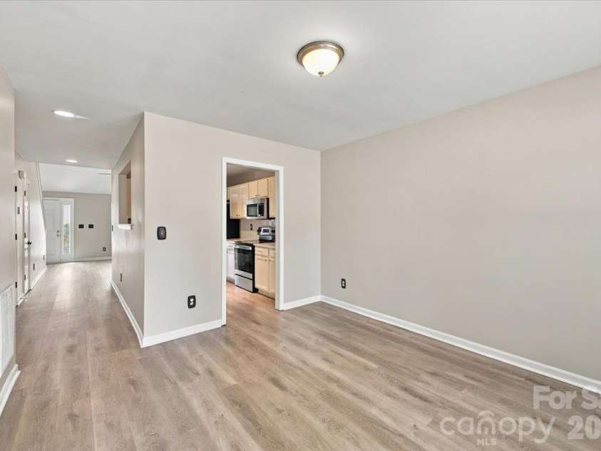 7812 Montbrook Drive, Charlotte, NC 28214.  MLS# CAR4431853, YatesRealty ID 55170. 