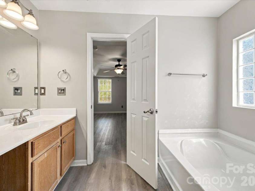 7812 Montbrook Drive, Charlotte, NC 28214.  MLS# CAR4431853, YatesRealty ID 55170. 