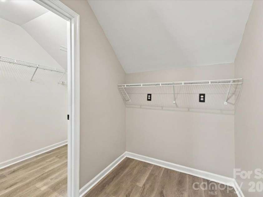 7812 Montbrook Drive, Charlotte, NC 28214.  MLS# CAR4431853, YatesRealty ID 55170. 