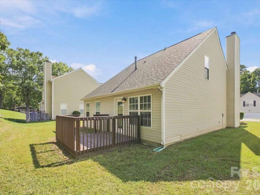7812 Montbrook Drive, Charlotte, NC 28214.  MLS# CAR4431853, YatesRealty ID 55170. 