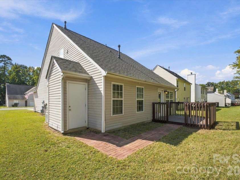 7812 Montbrook Drive, Charlotte, NC 28214.  MLS# CAR4431853, YatesRealty ID 55170. 