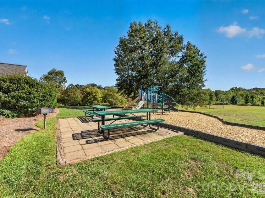 7609 Berrywood Circle, Huntersville, NC 28078.  MLS# CAR4430975, YatesRealty ID 55171. 