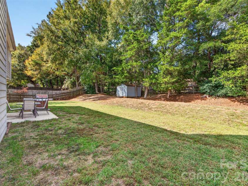 7609 Berrywood Circle, Huntersville, NC 28078.  MLS# CAR4430975, YatesRealty ID 55171. Large fully-fenced backyard.