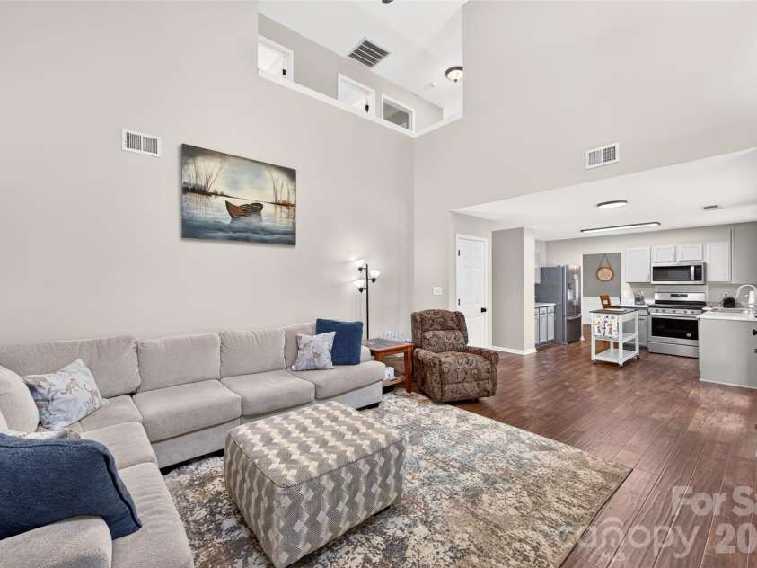 7609 Berrywood Circle, Huntersville, NC 28078.  MLS# CAR4430975, YatesRealty ID 55171. Open concept floor plan with great room looking into the kitchen and breakfast area.