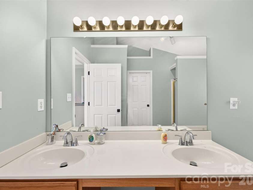 7609 Berrywood Circle, Huntersville, NC 28078.  MLS# CAR4430975, YatesRealty ID 55171. Primary bathroom with dual vanity.