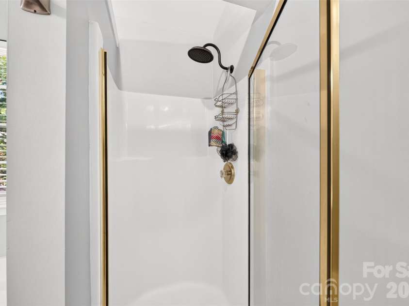 7609 Berrywood Circle, Huntersville, NC 28078.  MLS# CAR4430975, YatesRealty ID 55171. Walk-in shower.