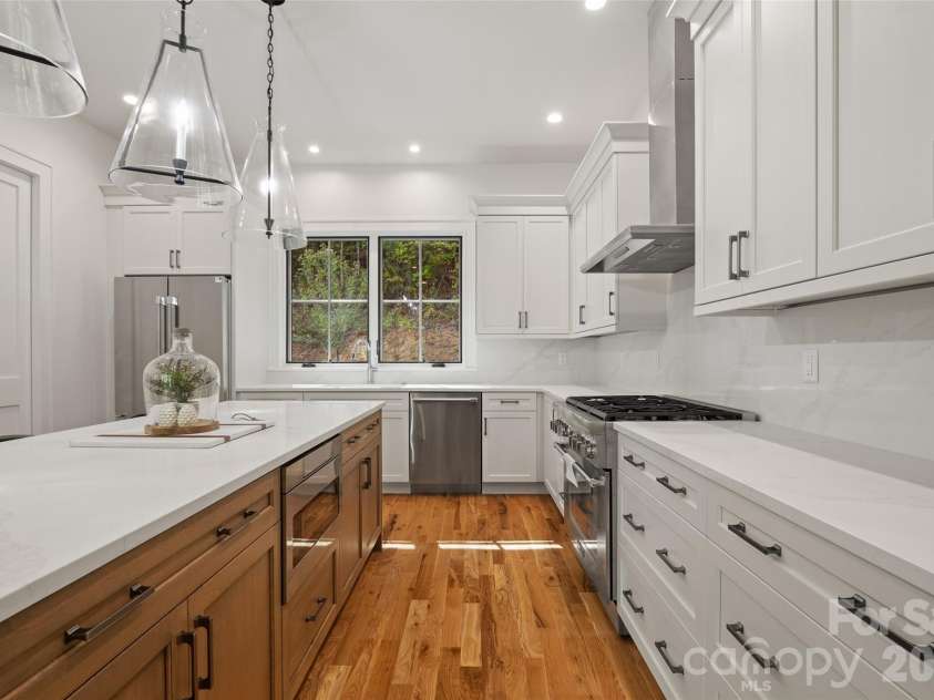 505 Barrington Drive, Asheville, NC 28803.  MLS# CAR4430029, YatesRealty ID 55175. 