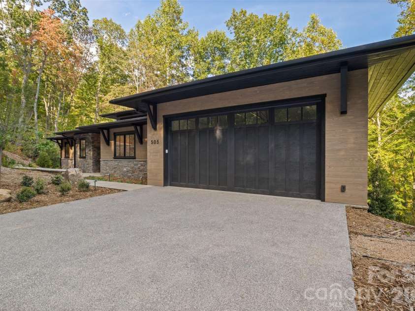 505 Barrington Drive, Asheville, NC 28803.  MLS# CAR4430029, YatesRealty ID 55175. 