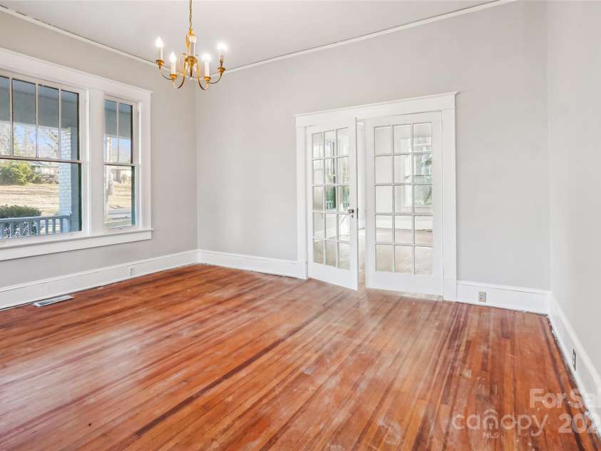 137 Lancaster Street, Chester, SC 29706.  MLS# CAR4225695, YatesRealty ID 5518. 